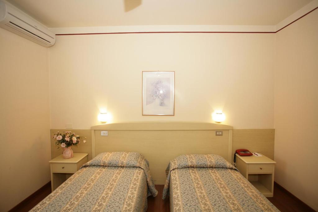 Hotel Ezzelino Сан-Ценоне Номер фото