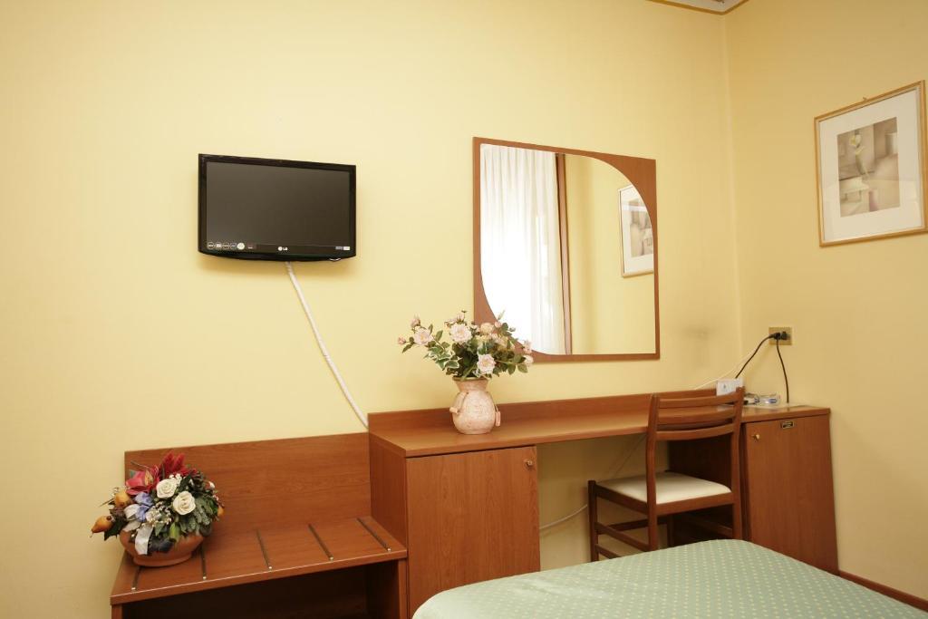 Hotel Ezzelino Сан-Ценоне Номер фото